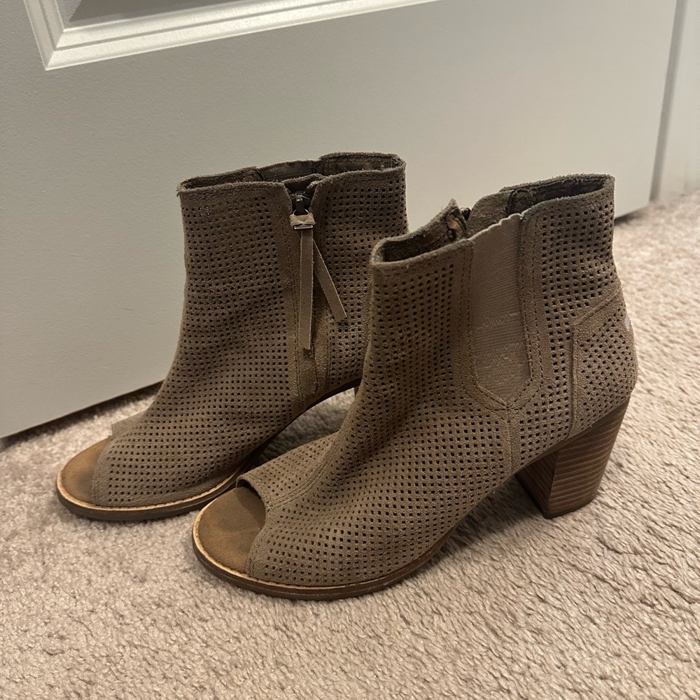 Tom’s Suede Leather Booties